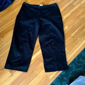 Norm Thompson blk capris good condition